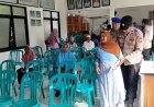 Tuai Pujian, Aksi Humanis Polsek Geneng Bantu Lansia yang Antri Terima PKH Plus di Ngawi