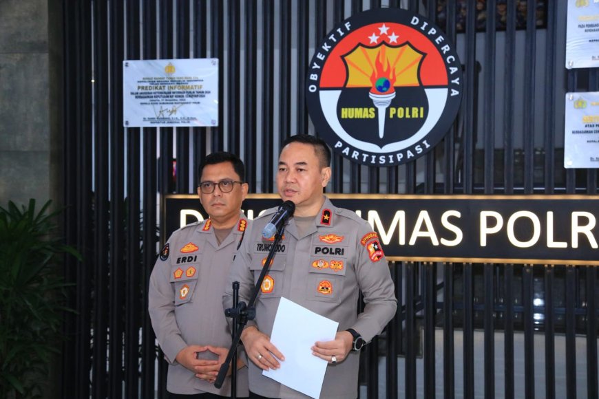 Di Hari Kemerdekaan, Polri Serentak Gerakkan 44 Truk Bantuan untuk Masyarakat Terdampak Gempa Flores