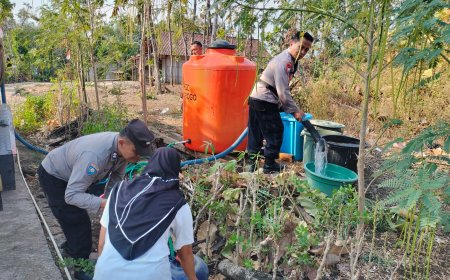 Polres Ponorogo Hadir Bawa Harapan Saat Kemarau Panjang, Salurkan 16 Ribu Liter Air Bersih untuk Warga Karangpatihan