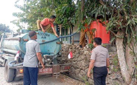 Polres Nganjuk Pasok 12 Ribu Liter Air Bersih ke Tiga Dusun Terdampak Kemarau