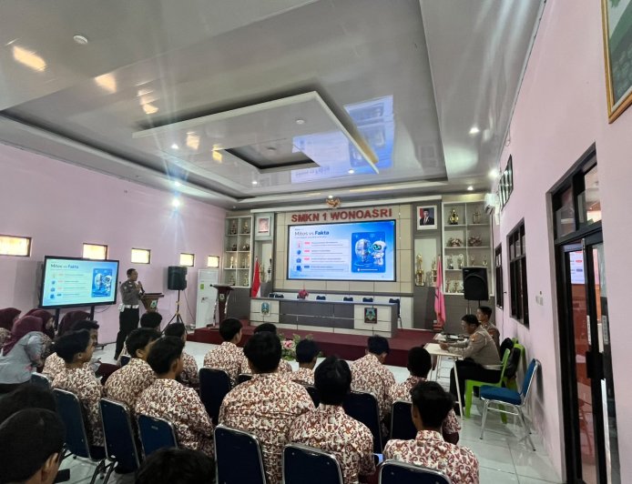 Bekali Generasi Muda, Polres Madiun Sosialisasikan Paham AI