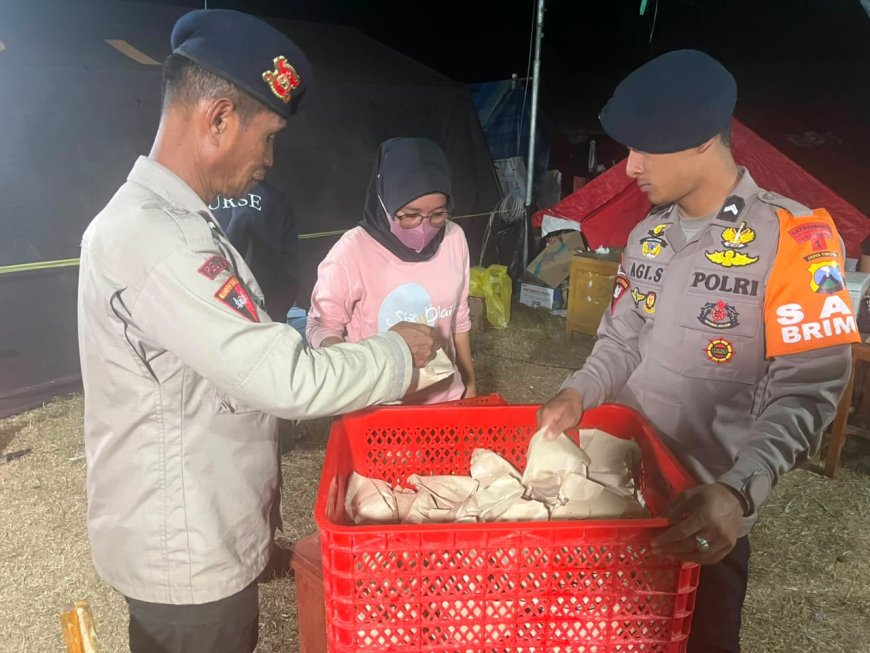 Brimob Polda Jatim Kerahkan Randurlap dan Water Treatment Pasok Makanan dan Air Bersih Pengungsi NTT
