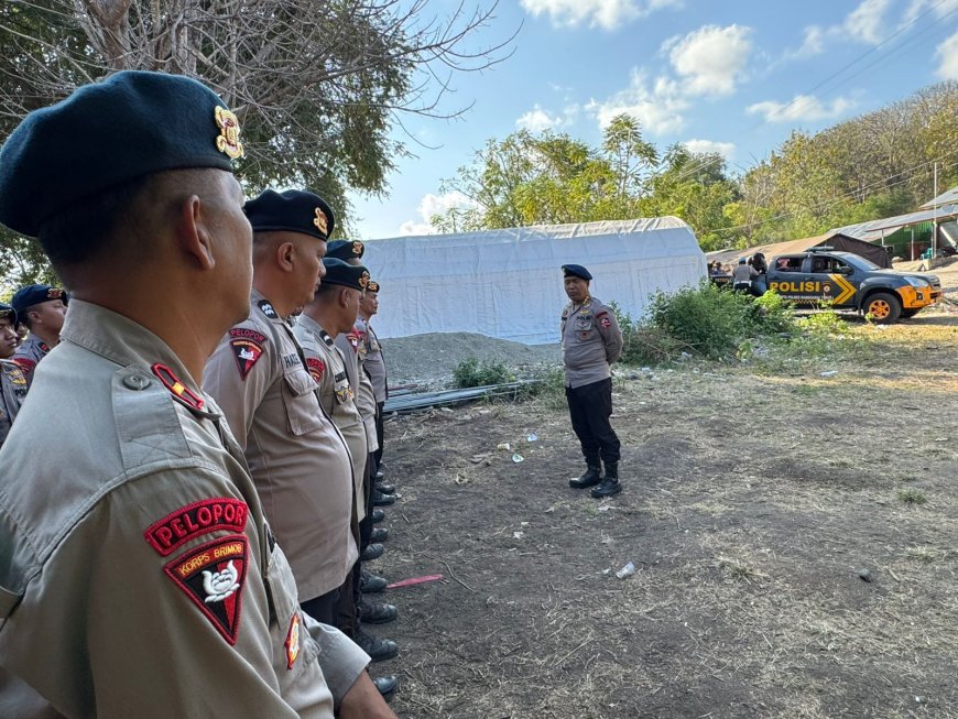 Bantu Warga Tetap Terhubung, Brimob Hadirkan Wi-Fi Gratis di Posko Pengungsian Barangkolong