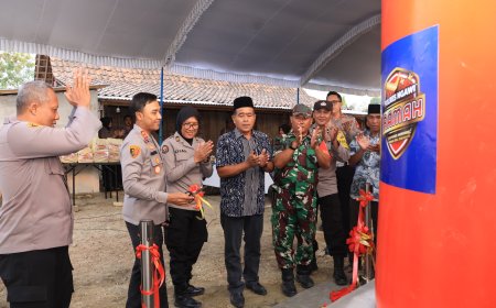 Atasi Kekeringan, Polres Ngawi Bangun Sumur Bor Presisi dan Bagikan Bansos di Kasreman