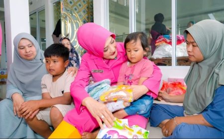 HKGB ke-74, Bhayangkari Sumbar Hadir Berikan Bantuan bagi Warga Terdampak Banjir Bandang