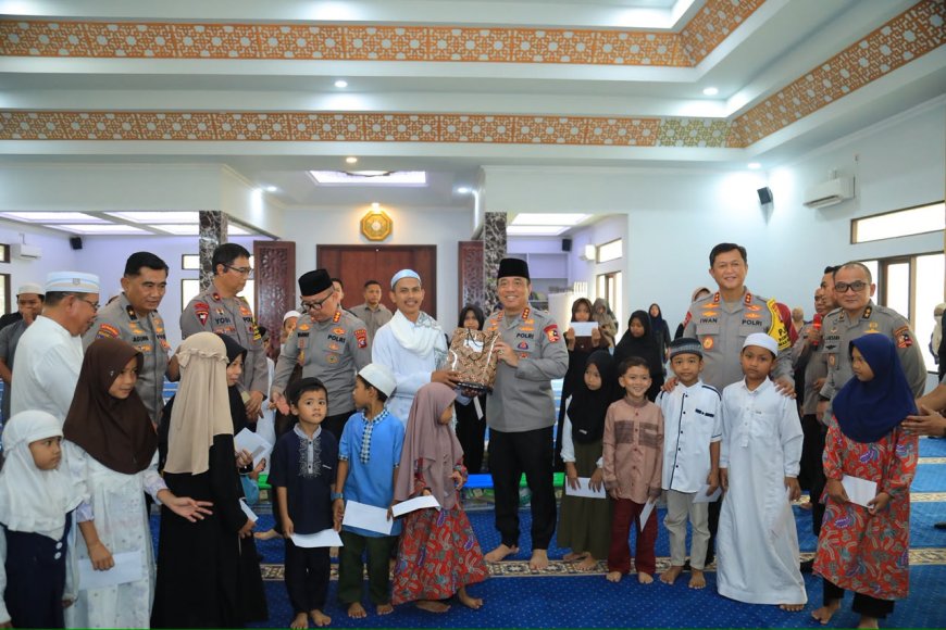 Singgah di Masjid Natabel Jannah, Wakapolri Komjen Dedi Prasetyo Berbagi Santunan dan Jumat Berkah