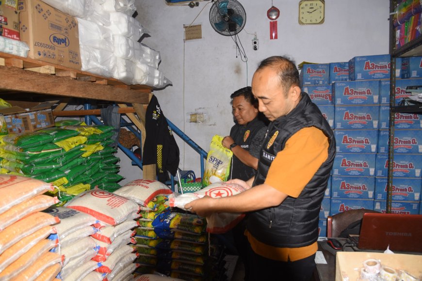 Satgas Pangan Polres Bondowoso Pastikan Harga Beras di Pasar Induk Sesuai HET