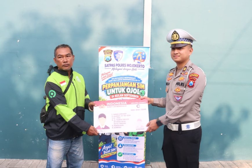 Sambut Hari Lalu Lintas Bhayangkara ke-71,Polres Mojokerto Berbagi Sembako Hingga SIM Gratis untuk Driver Ojol