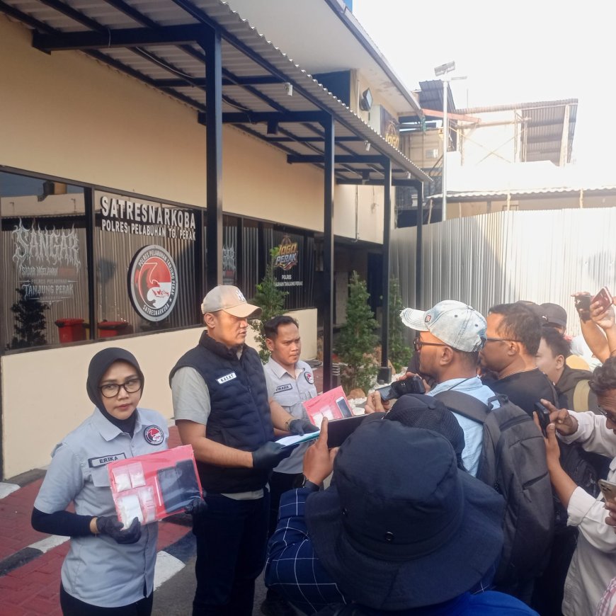 Polres Pelabuhan Tanjung Perak Amankan Tersangka Kurir bawa 100,72 gram Sabu
