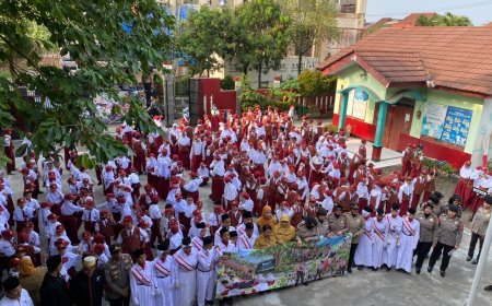 * Tak Sekadar Jaga Keamanan, Polri Ajak Pelajar Peduli Pendidikan dan Lingkungan*