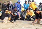 Polresta Tuban Gandeng Pesilat dan Pelajar Hijaukan Pantai Cemara, Sumbang Oksigen untuk Masa Depan