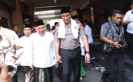 Perkuat Sinergi Ulama dan Umara, Kapolri Silaturahmi ke Ponpes Tebuireng dan Ziarah Makam Gus Dur