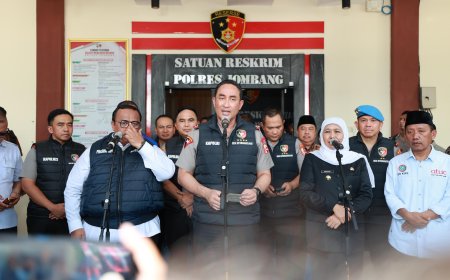 Kawal Hak Pekerja, Kapolri Resmikan Desk Ketenagakerjaan Polri Tingkat Polres di JombangKawal Hak Pekerja, Kapolri Resmikan Desk Ketenagakerjaan Polri Tingkat Polres di Jombang