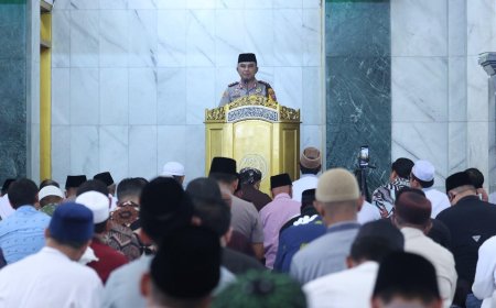Sinergi Kamtibmas, Kapolda Jatim Implementasikan Program 'Polisi Bersama Masyarakat' lewat Jumat Keliling