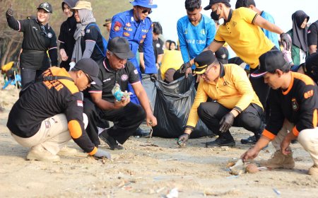 Polresta Tuban Gandeng Pesilat dan Pelajar Hijaukan Pantai Cemara, Sumbang Oksigen untuk Masa Depan