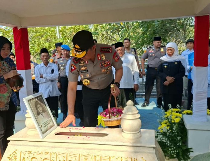 Kapolri Ziarah ke Makam Marsinah dan Kunjungi Museum di Nganjuk