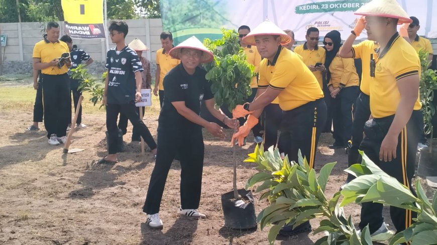 Polres Kediri Tanam Puluhan Bibit Pohon Dukung Kelestarian Alam Wujudkan Program Green Policing Kapolri