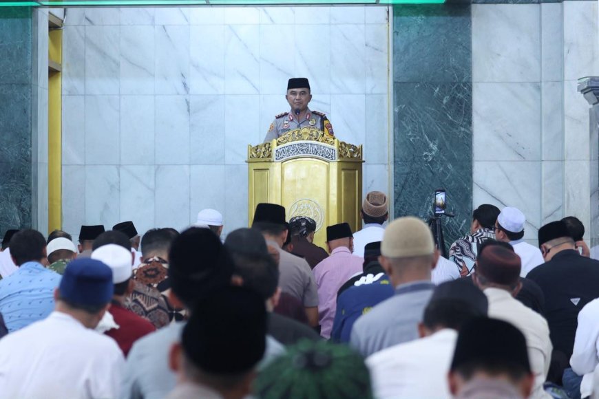 Sinergi Kamtibmas, Kapolda Jatim Implementasikan Program 'Polisi Bersama Masyarakat' lewat Jumat Keliling